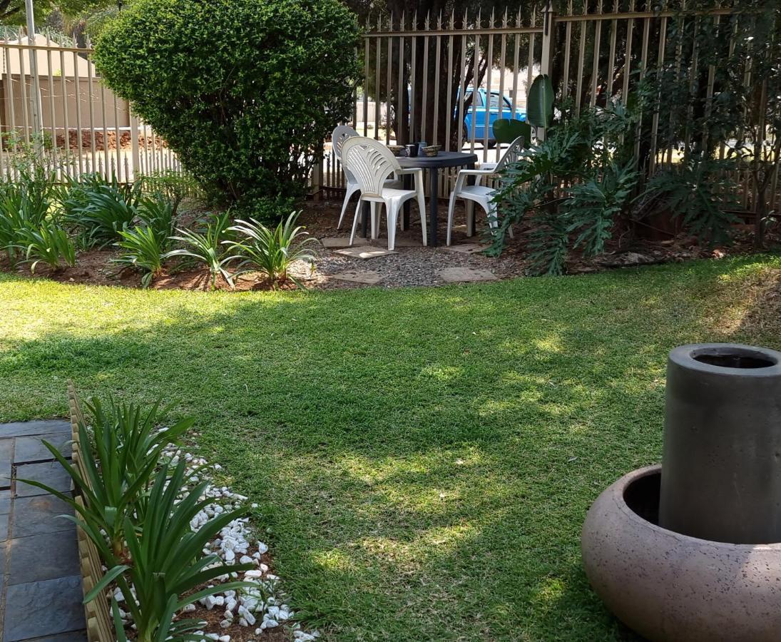 Atterbury Self Catering Studios Pretoria Exterior foto